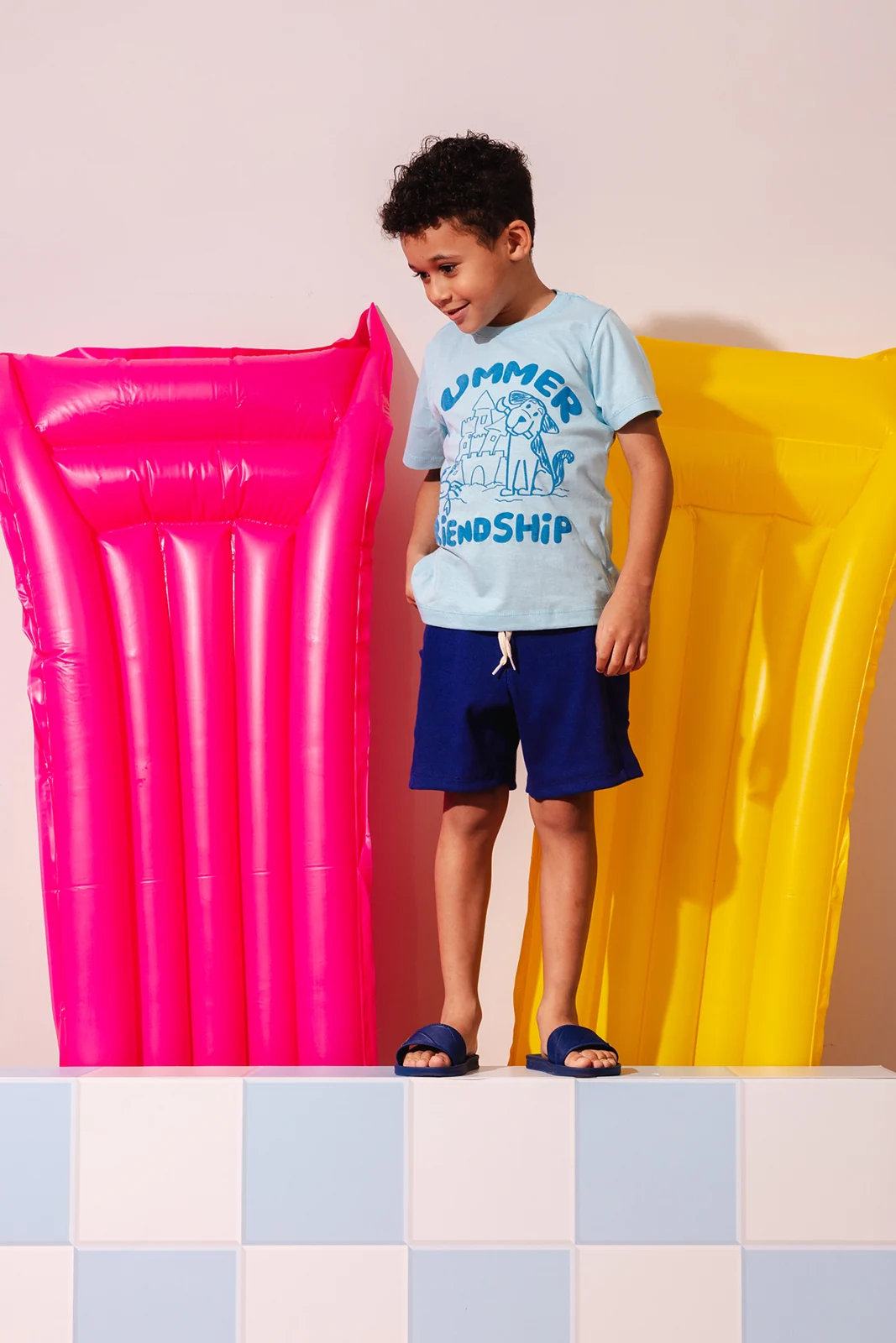 Camiseta infantil azul com estampa localizada — Lojas Objetiva